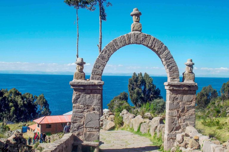 Tour Taquile – Luquina e Islas de Los Uros 1 Dia (Speed Boat)