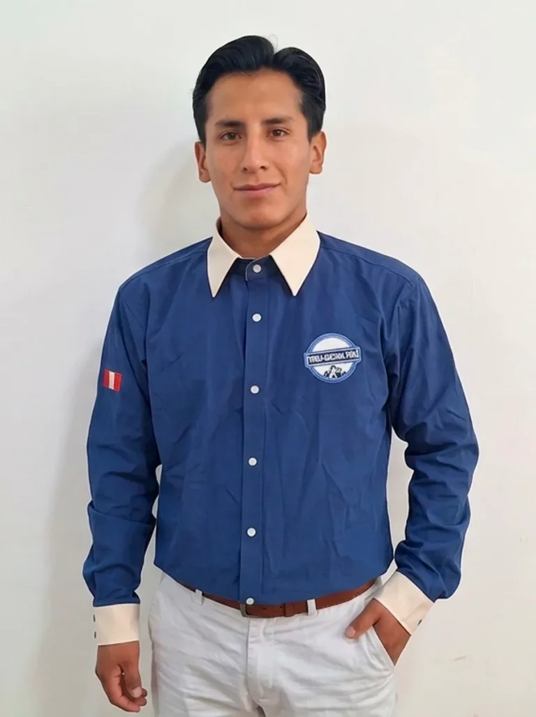 Acerca de Nosotros 11 Cristian Saico, área de ventas de Terra Quechua Perú