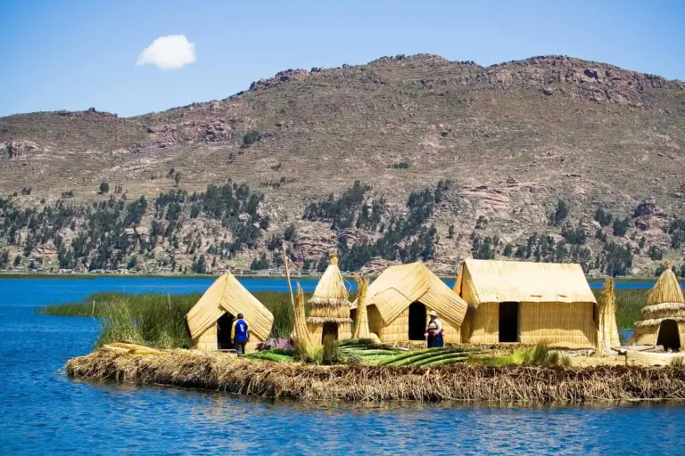 Kayak Tour: Uros, Amantani, Taquile 1 Day